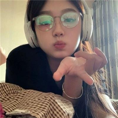 夜晚的水母不会游泳